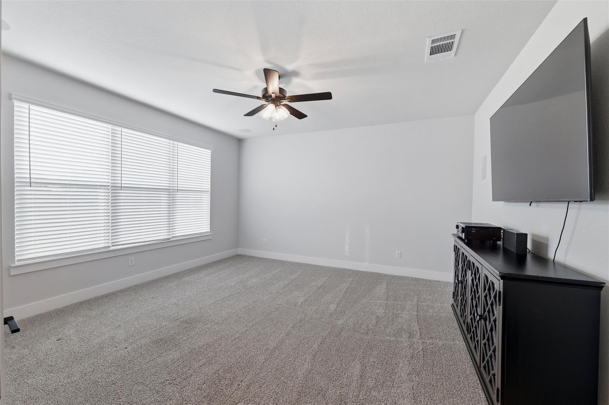 Aiden Dr, Waxahachie, TX 75165