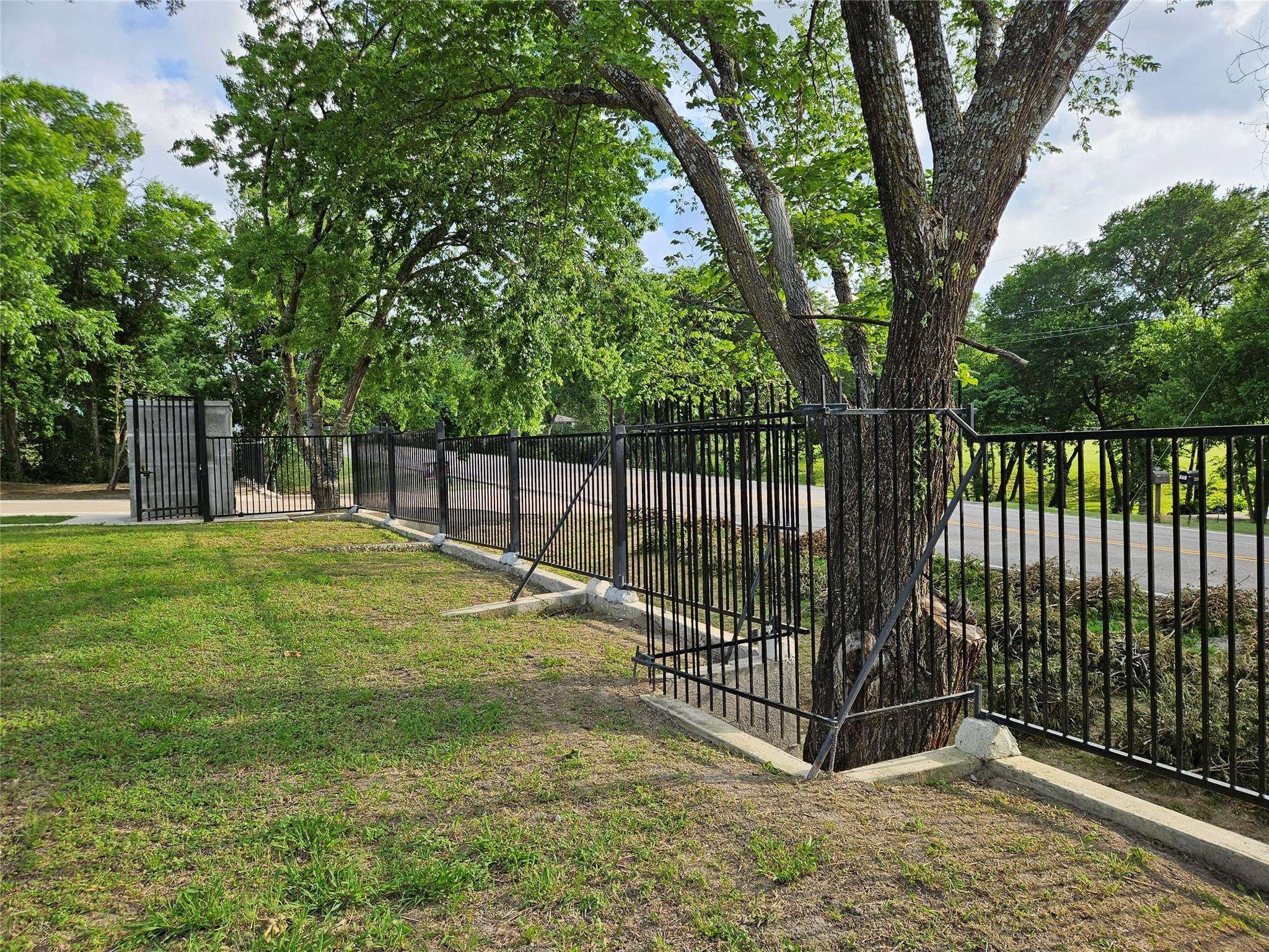 E Fork Rd, Sunnyvale, TX 75182