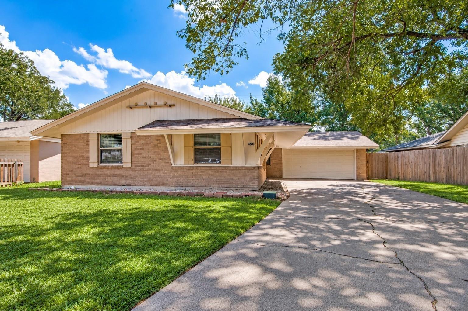 Royal Oaks Dr, Irving, TX 75060