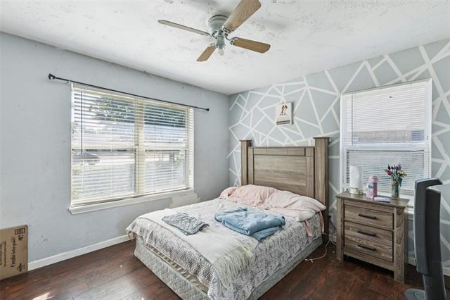 Kris St, Irving, TX 75060