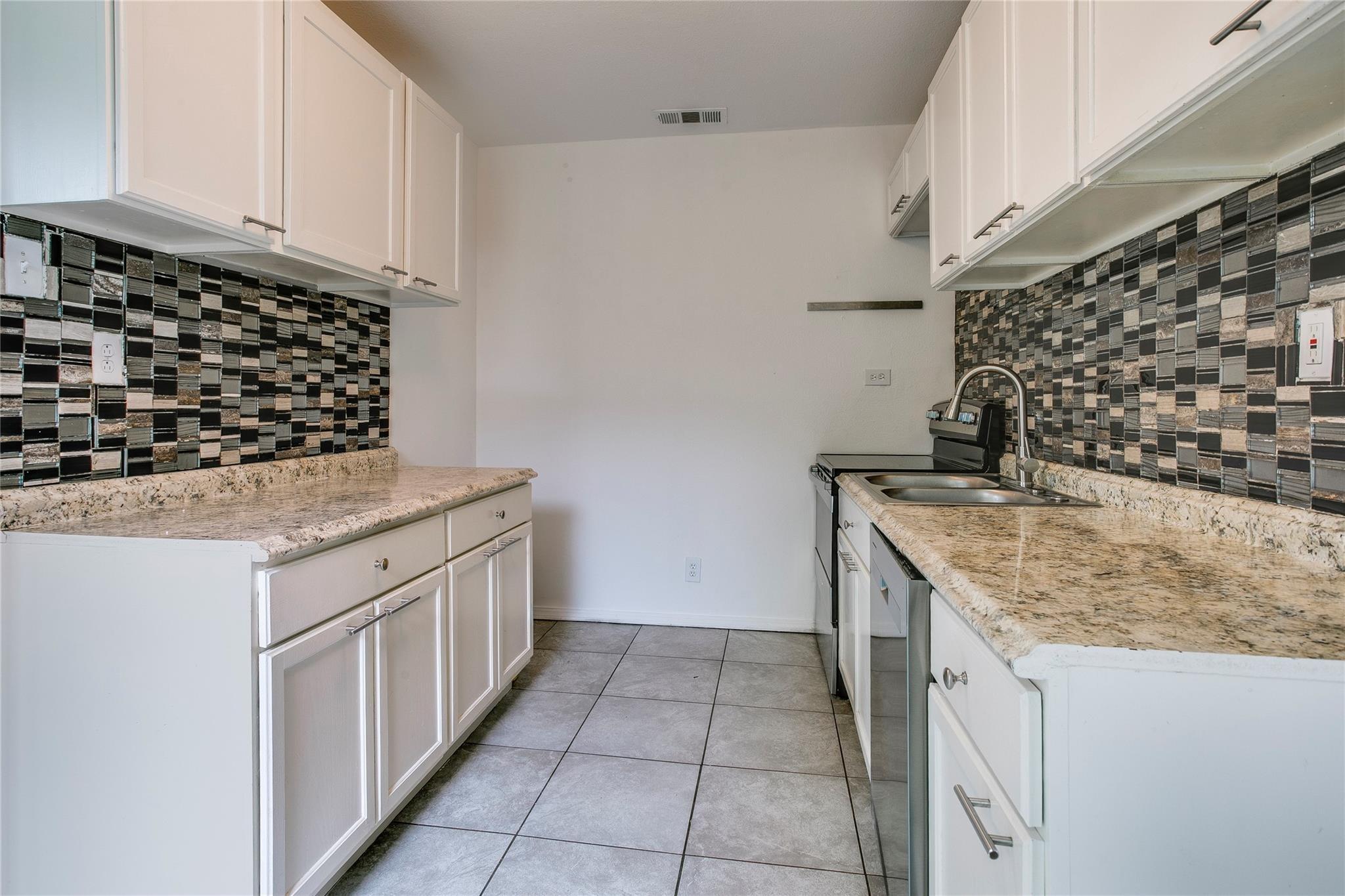 E Woodin Blvd, Dallas, TX 75216