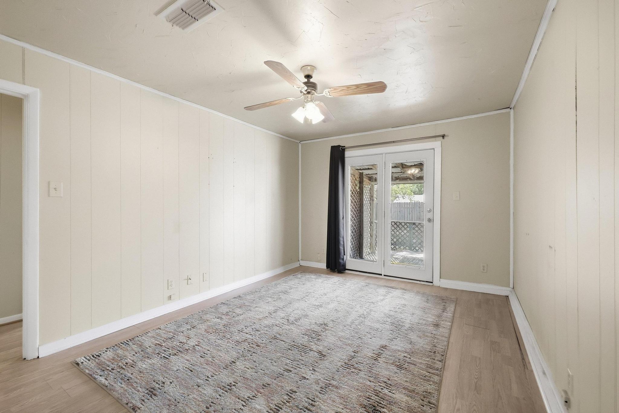 Elm St, Whitesboro, TX 76273