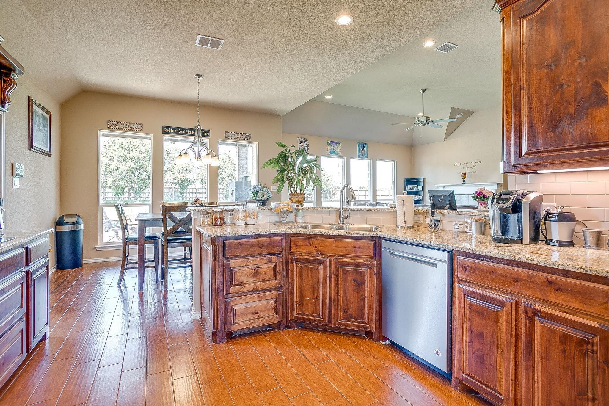 Posada Dr, Crowley, TX 76036