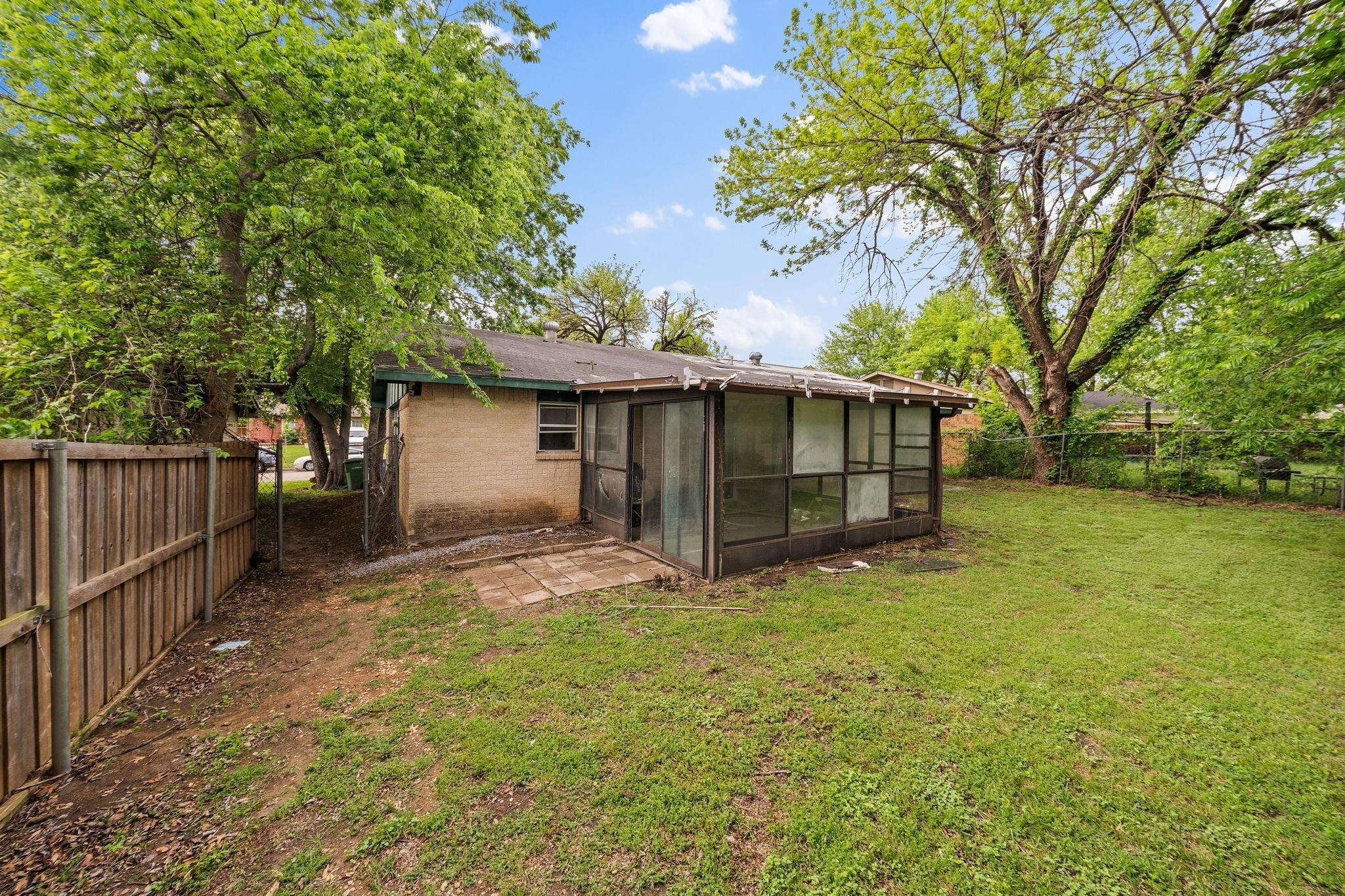 Independence Dr, Garland, TX 75043