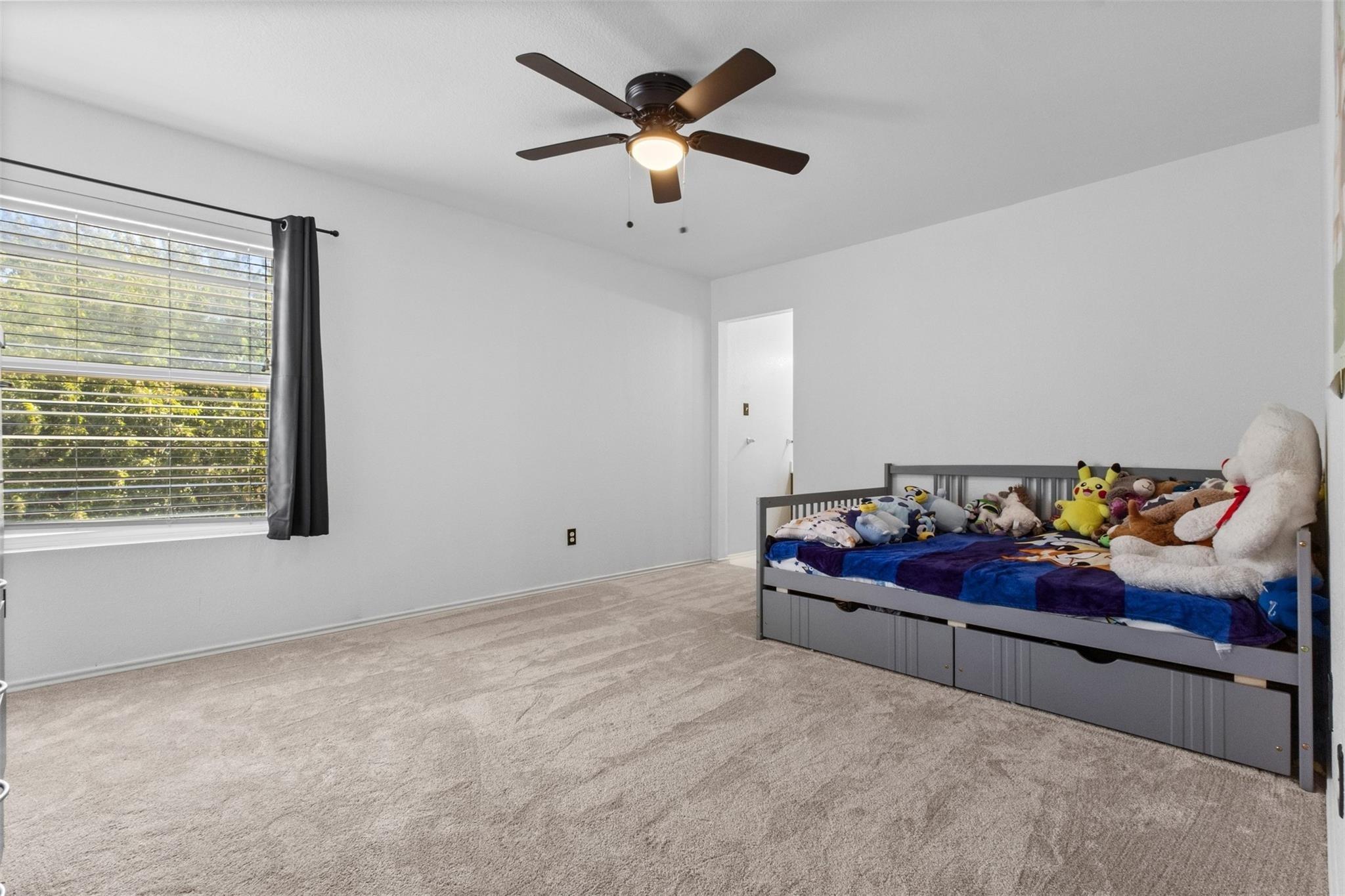 York Beach Pl, Arlington, TX 76002
