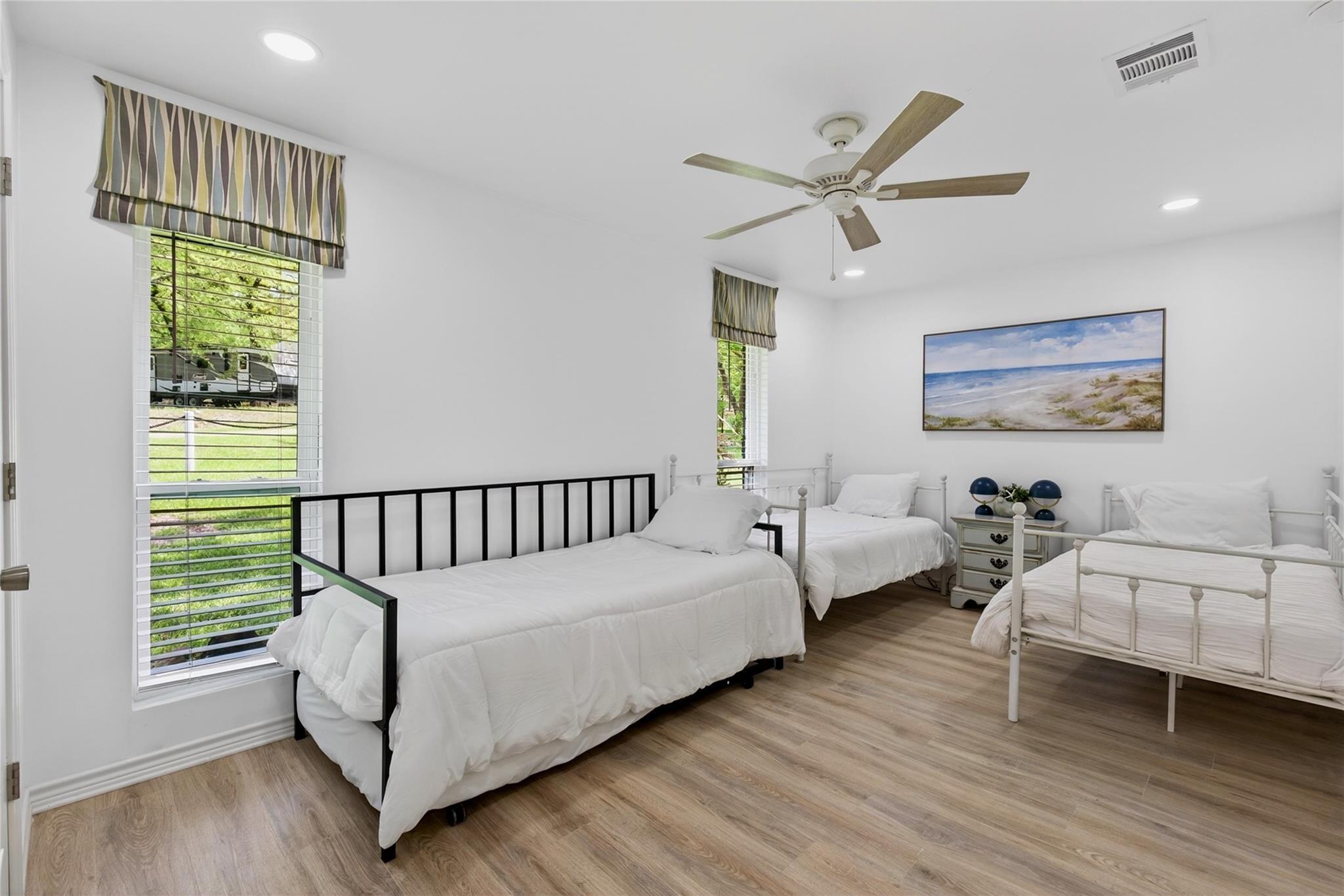 Lynne St, Mabank, TX 75156