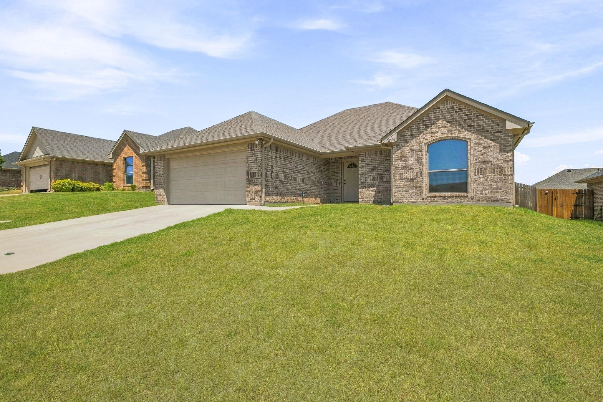 Newcastle Dr, Weatherford, TX 76086