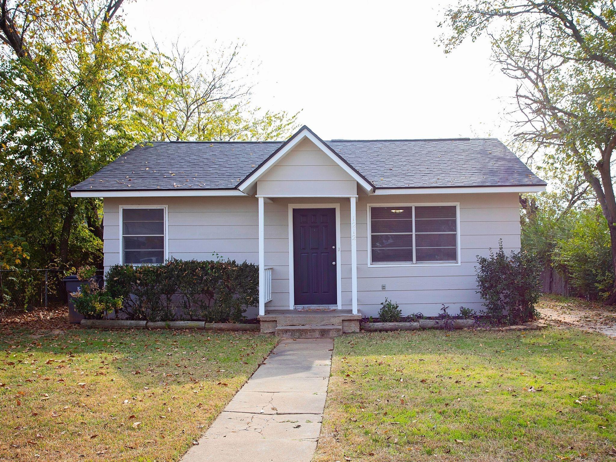 3rd St, Graham, TX 76450