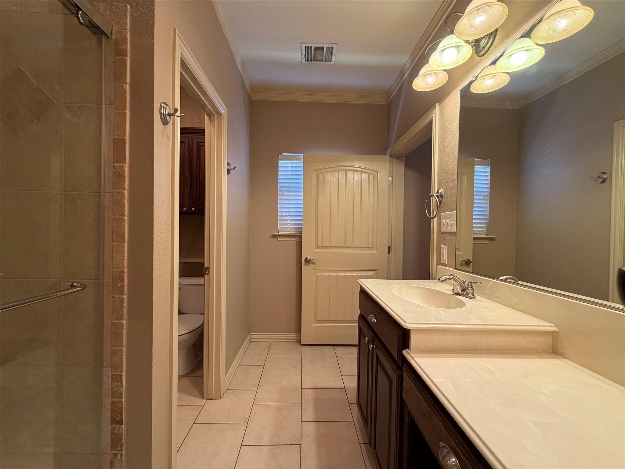Chesterfield Pl, Arlington, TX 76017