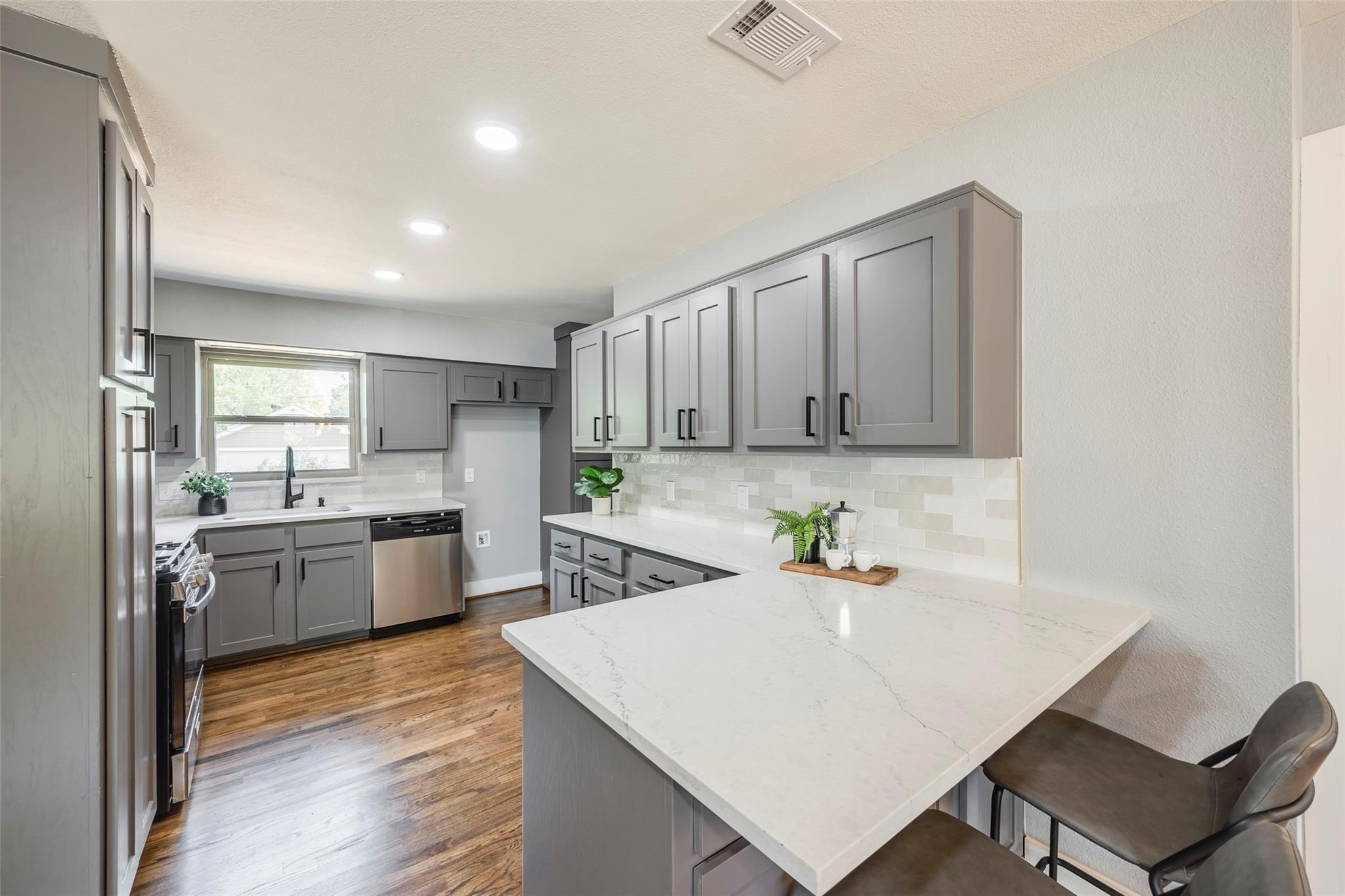 Ruth Ann Dr, Dallas, TX 75228