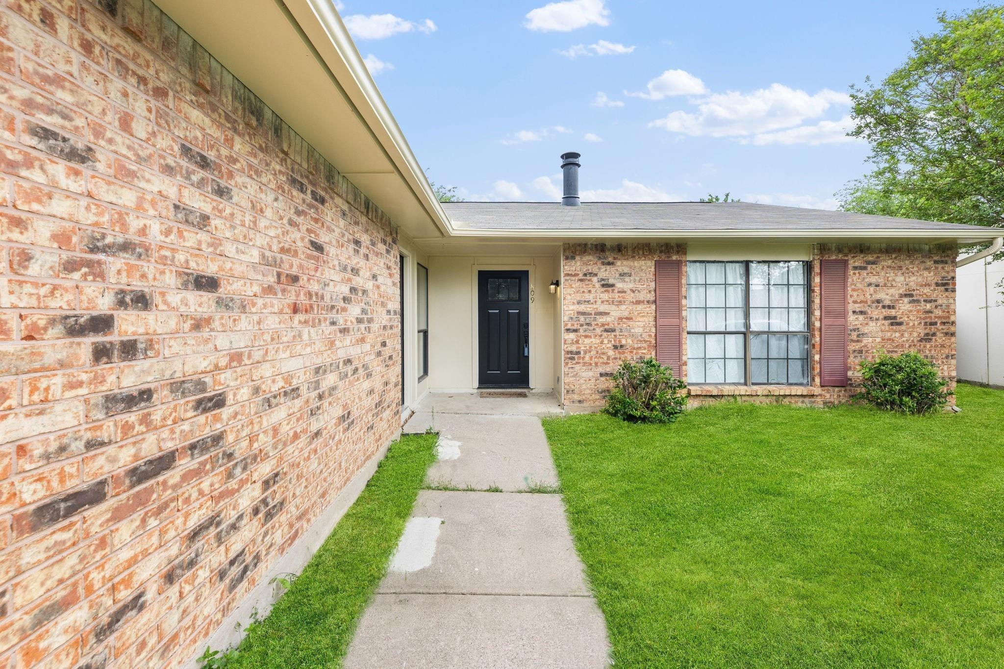 Levelland Dr, Arlington, TX 76017
