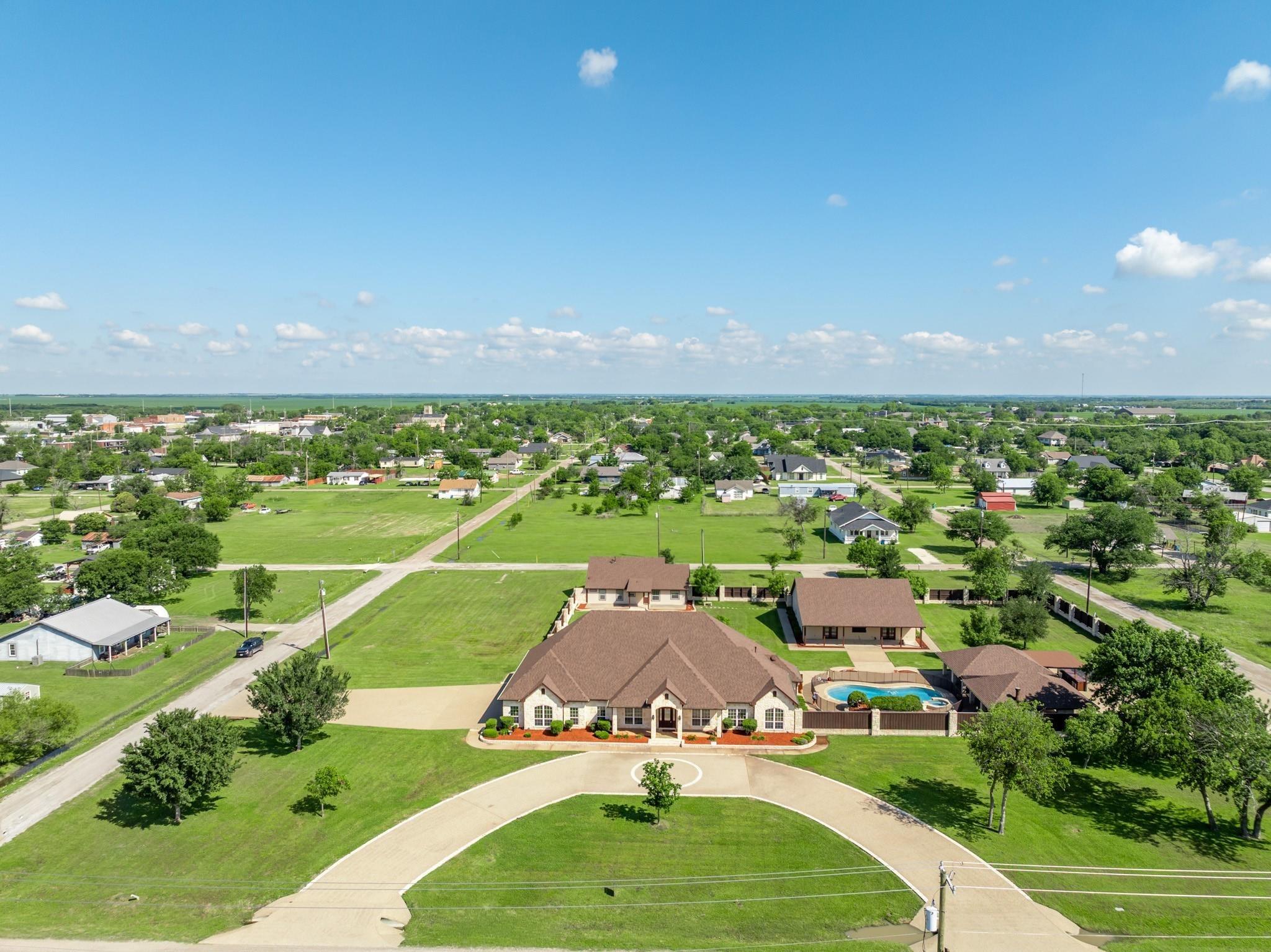 E Spurgeon St, Itasca, TX 76055