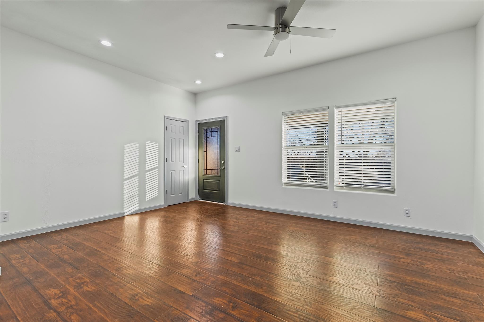 E Russell Ave, Carrollton, TX 75006