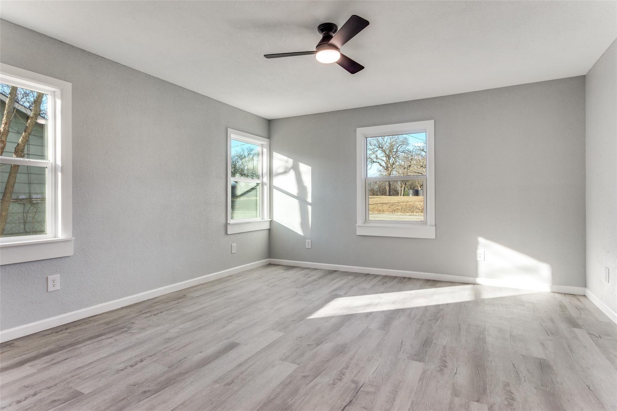 Lively St, Bowie, TX 76230