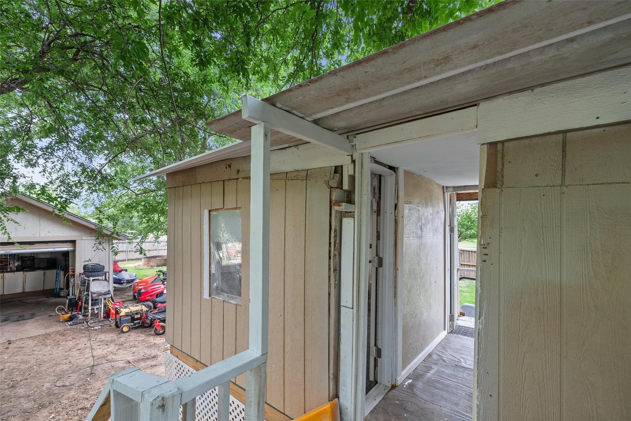 Roberts Dr, Granbury, TX 76048
