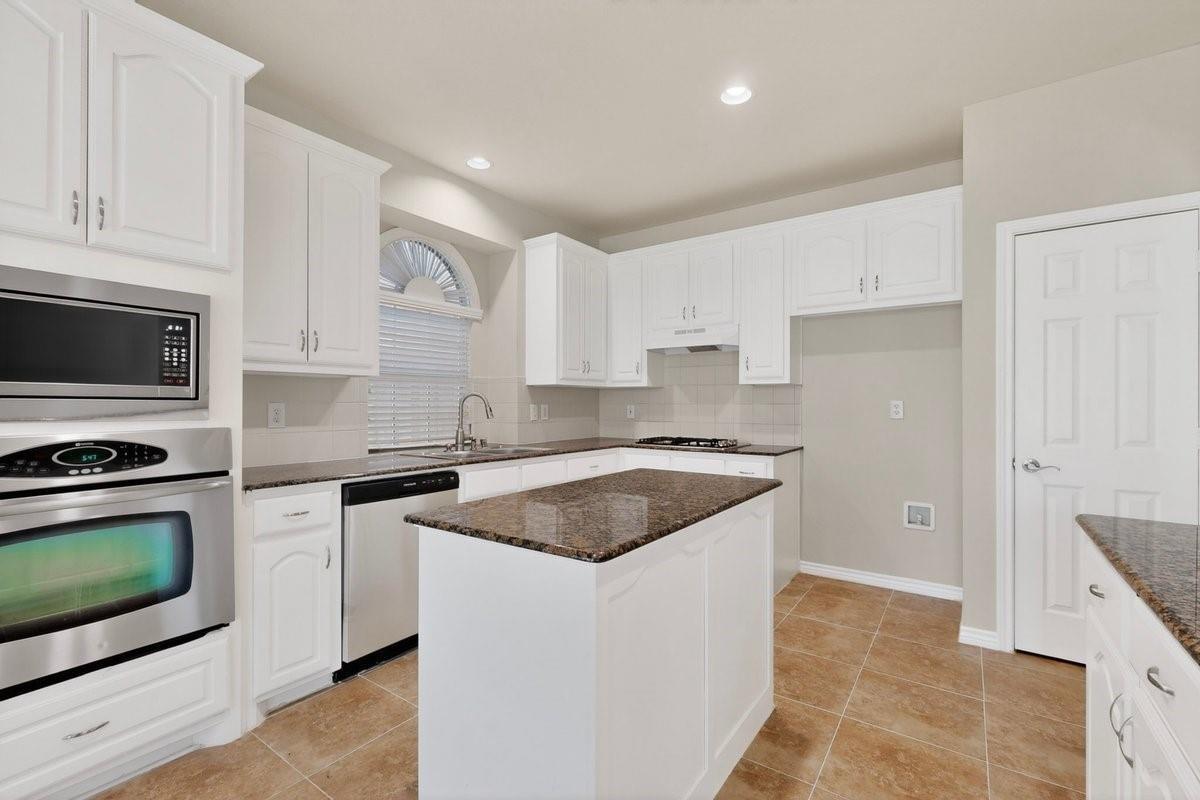 Russell Dr, Rowlett, TX 75089