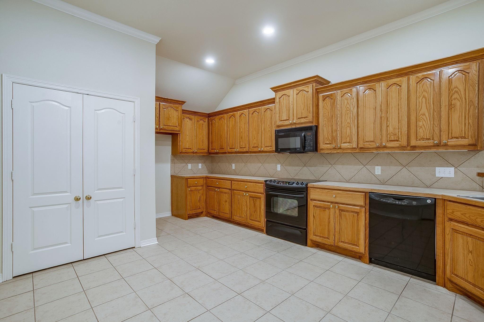 Crestway Dr, Cedar Hill, TX 75104