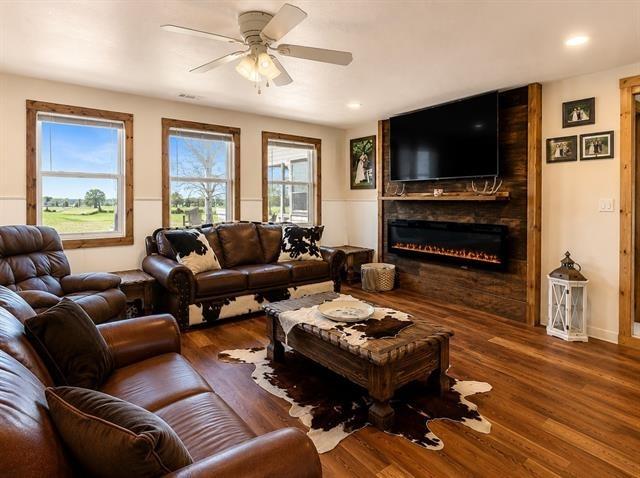 S Cleveland, Meridian, TX 76665