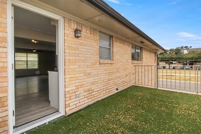 Sandhurst Ln, Dallas, TX 75206