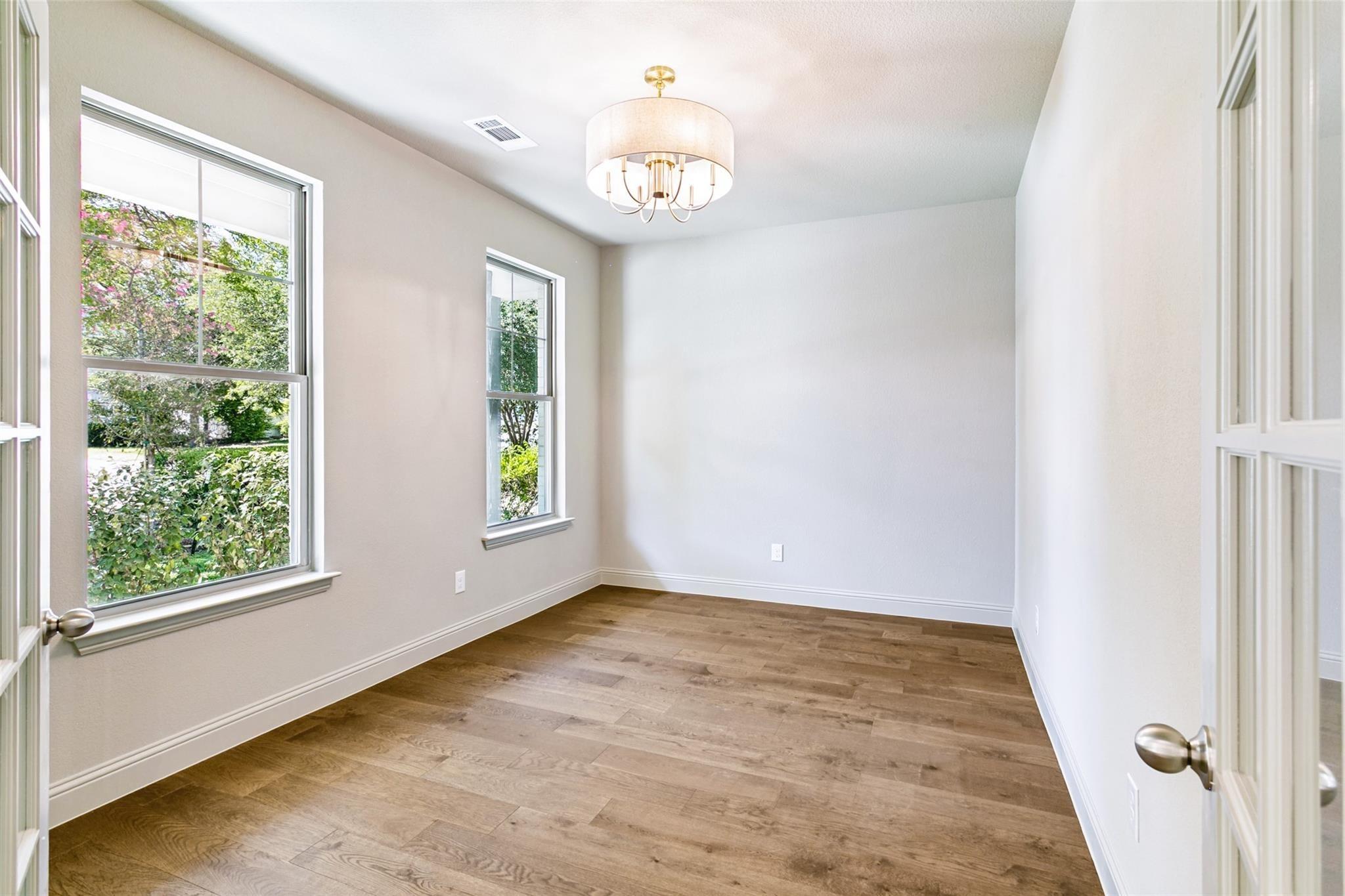 Belle Pl, Fort Worth, TX 76107