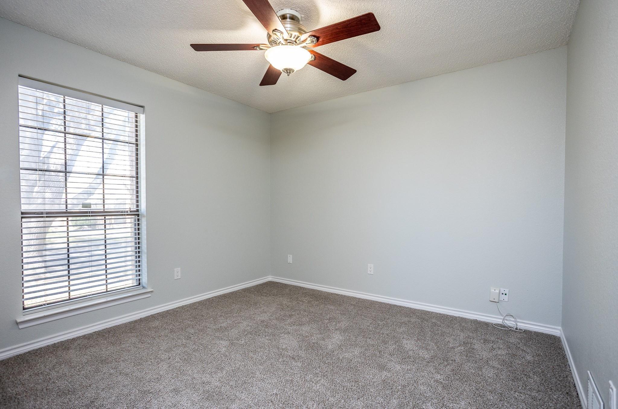Wisterglen Dr, Desoto, TX 75115