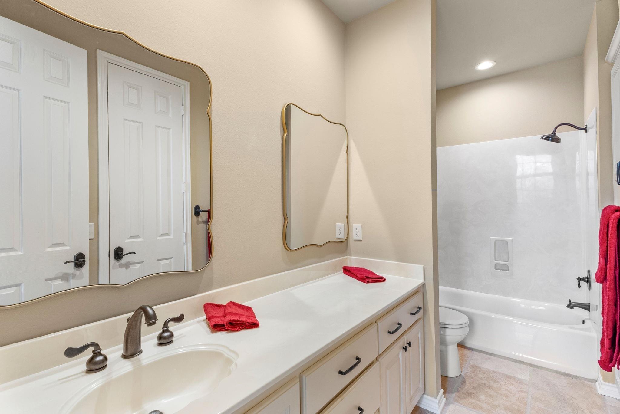 Lazy Creek Dr, Tyler, TX 75707