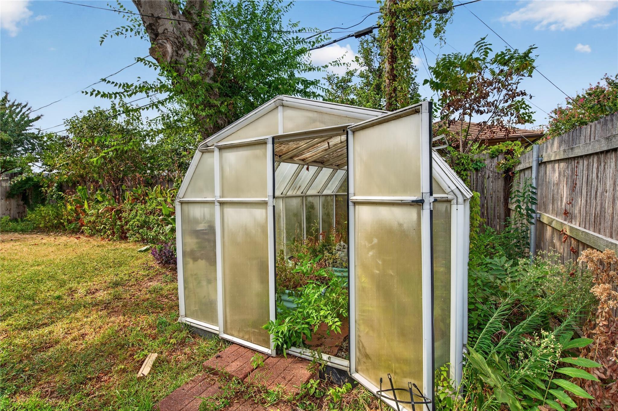 Circleview Dr N, Hurst, TX 76054