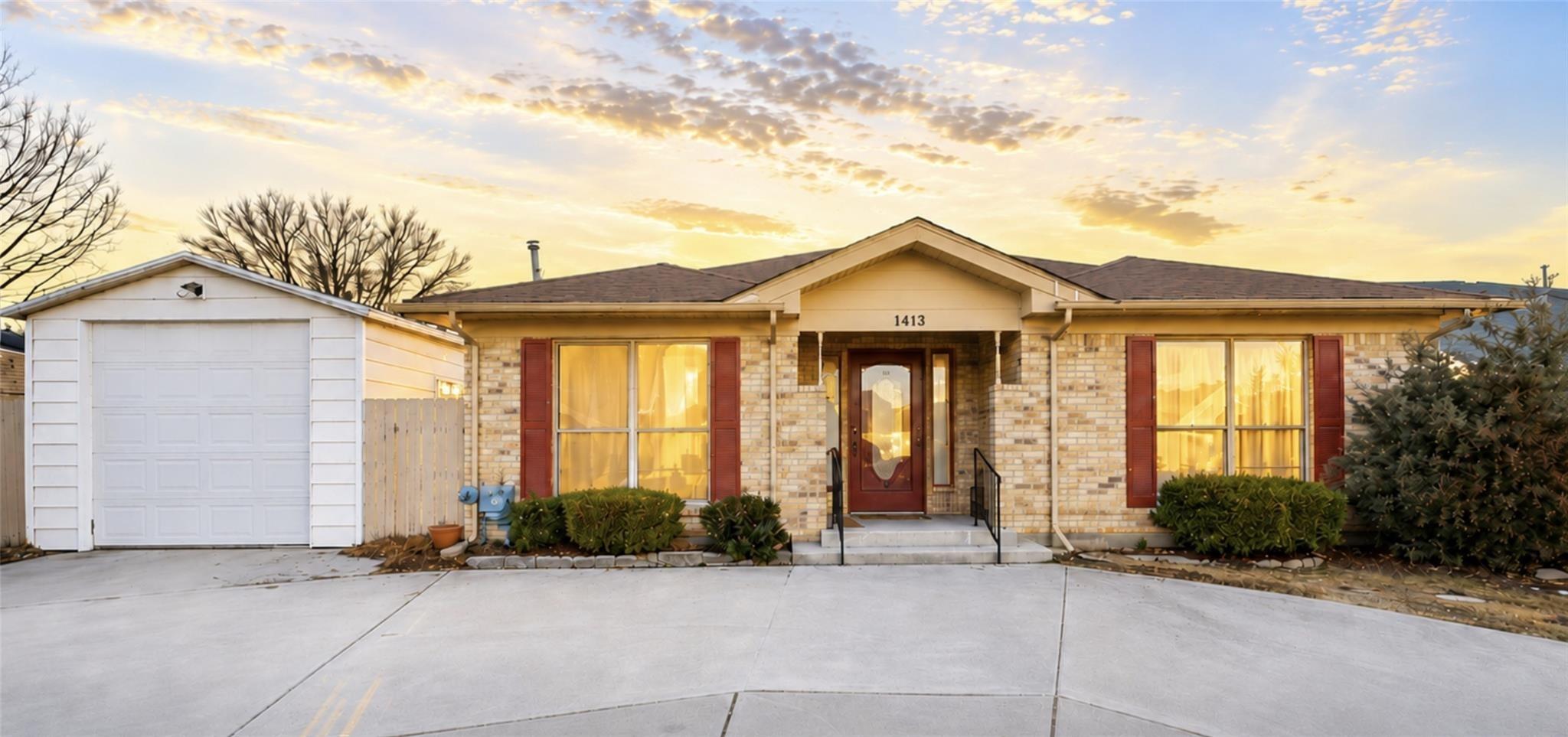 Hickorywood St, Sulphur Springs, TX 75482