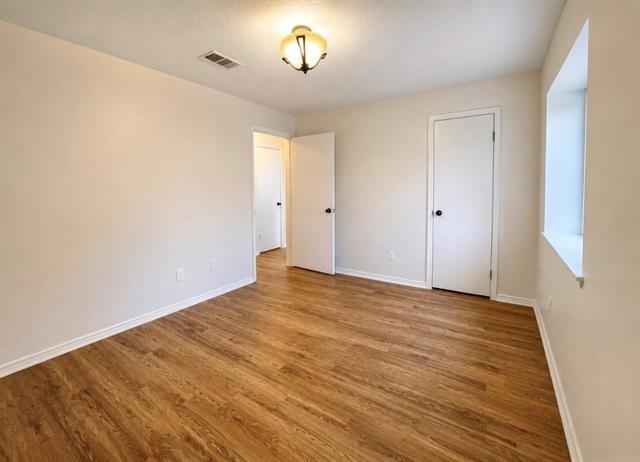 E Mountain Creek Ct, Grand Prairie, TX 75052