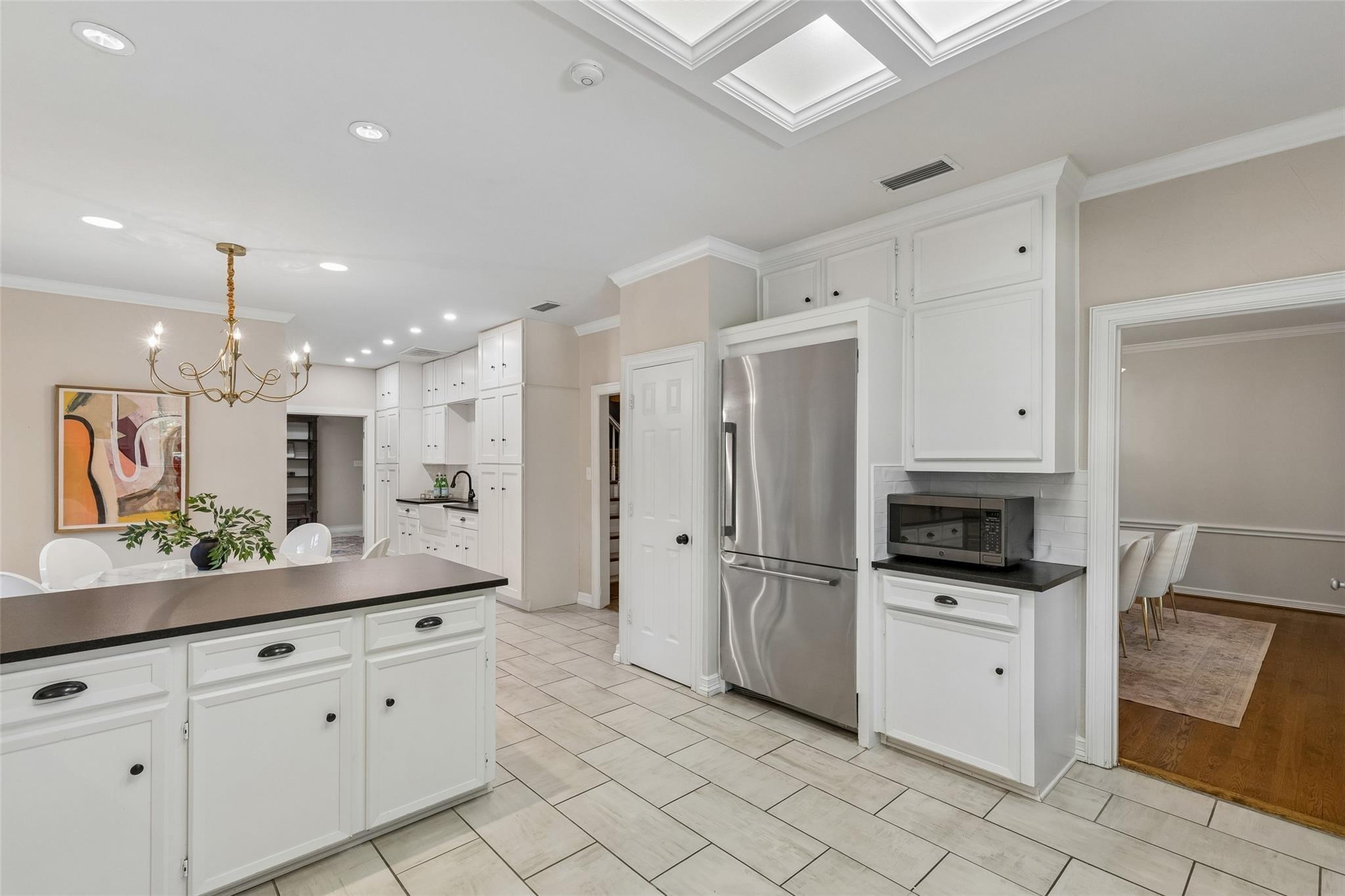 Hilldale Dr, Dallas, TX 75231