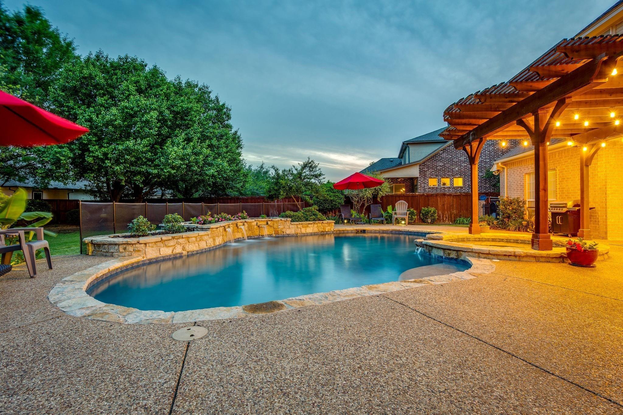 Thomas Crossing Dr, Burleson, TX 76028