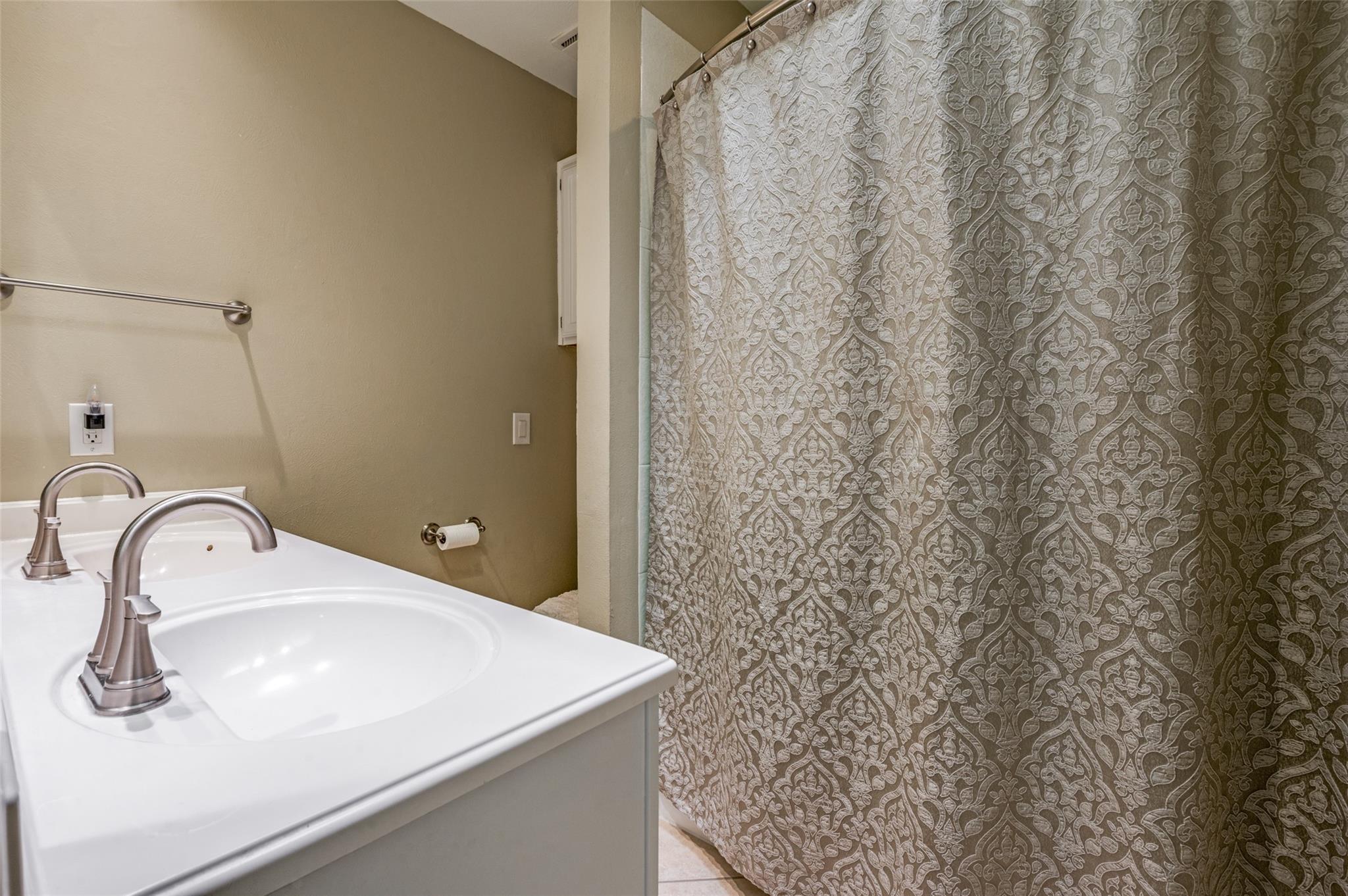 Cole Ave, Dallas, TX 75204