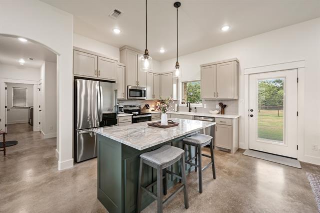 Jimmy Ln, Millsap, TX 76066