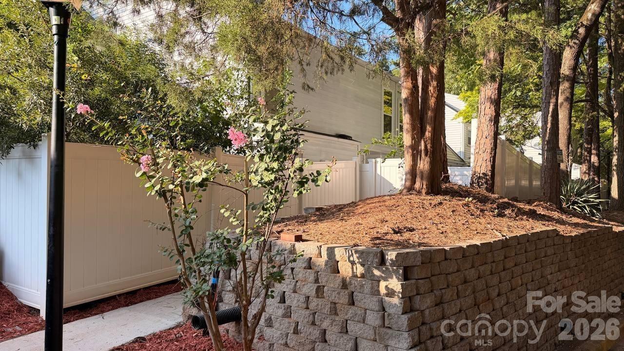Stonington Ln, Charlotte, NC 28227