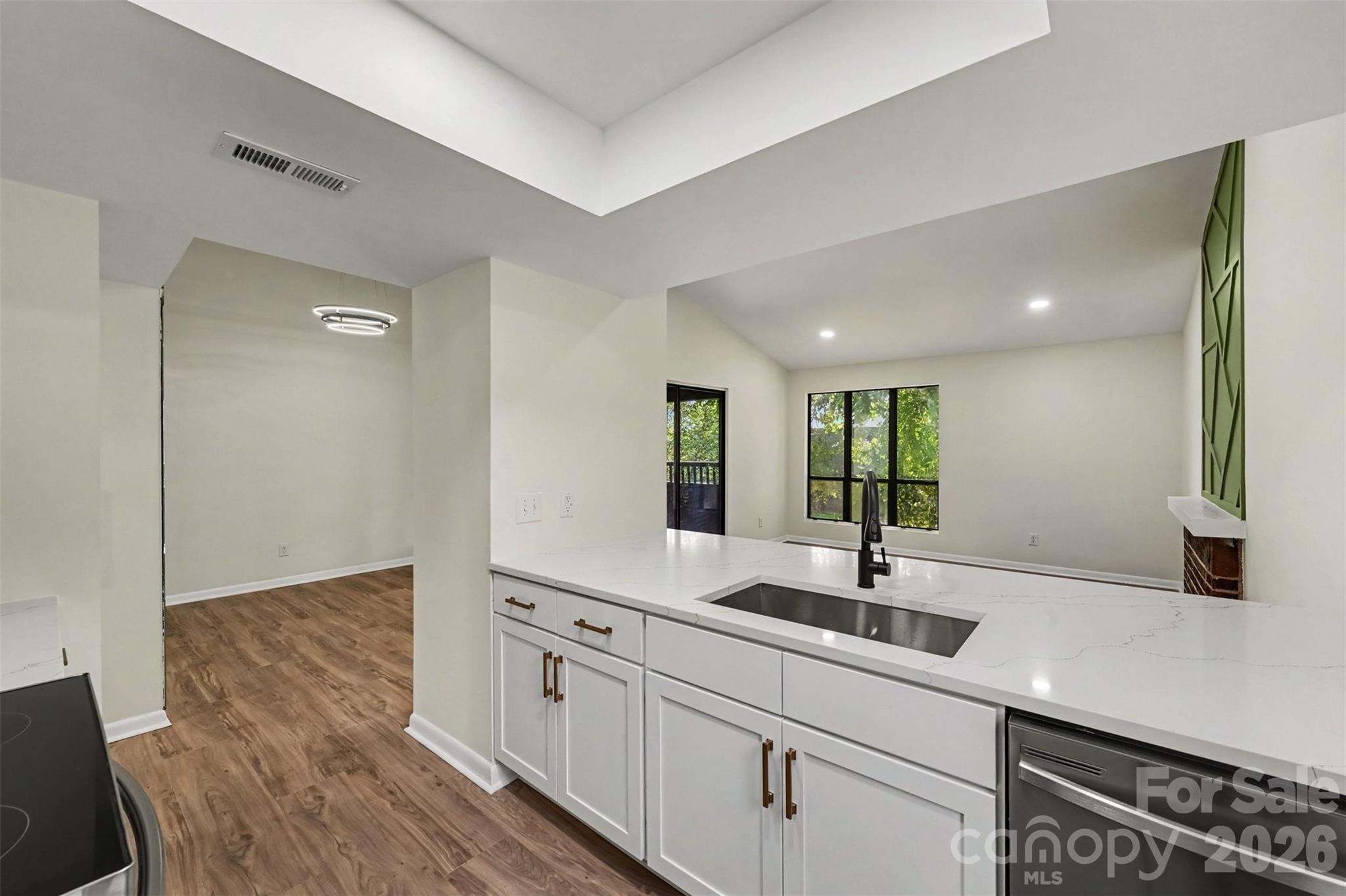 Cedar Glen Dr, Charlotte, NC 28212