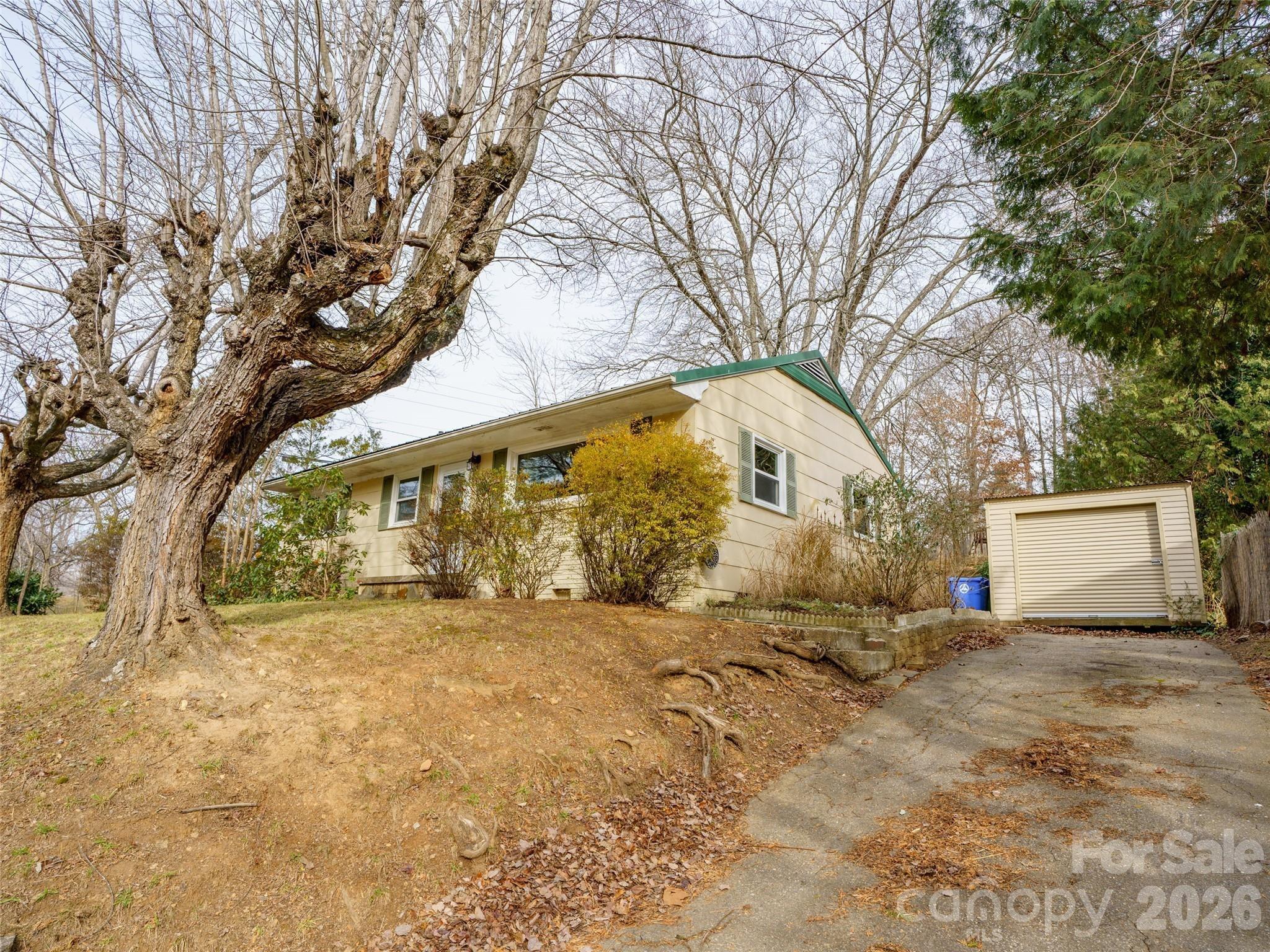 London Rd, Asheville, NC 28803