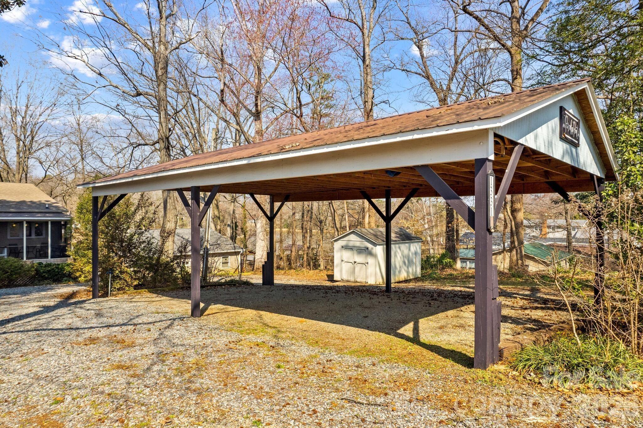 Hickory Point Dr, Lexington, NC 27292