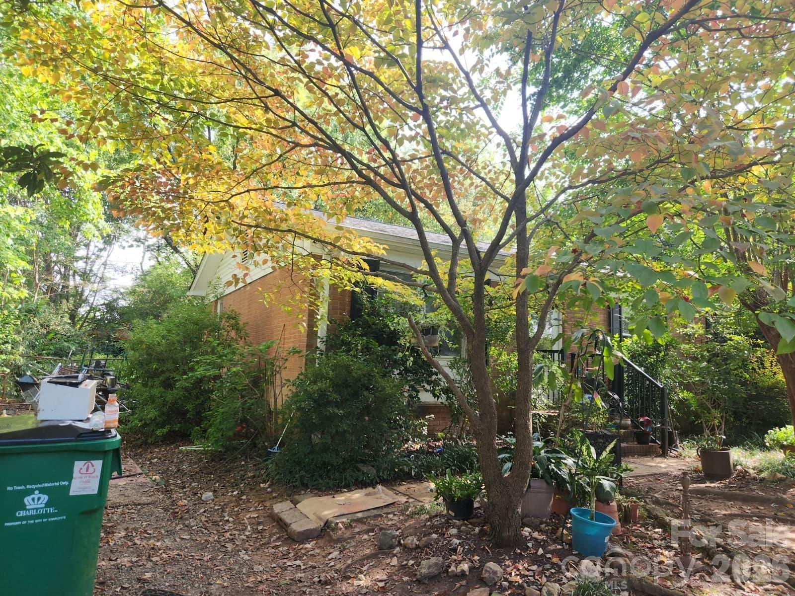Farmcrest Dr, Charlotte, NC 28206