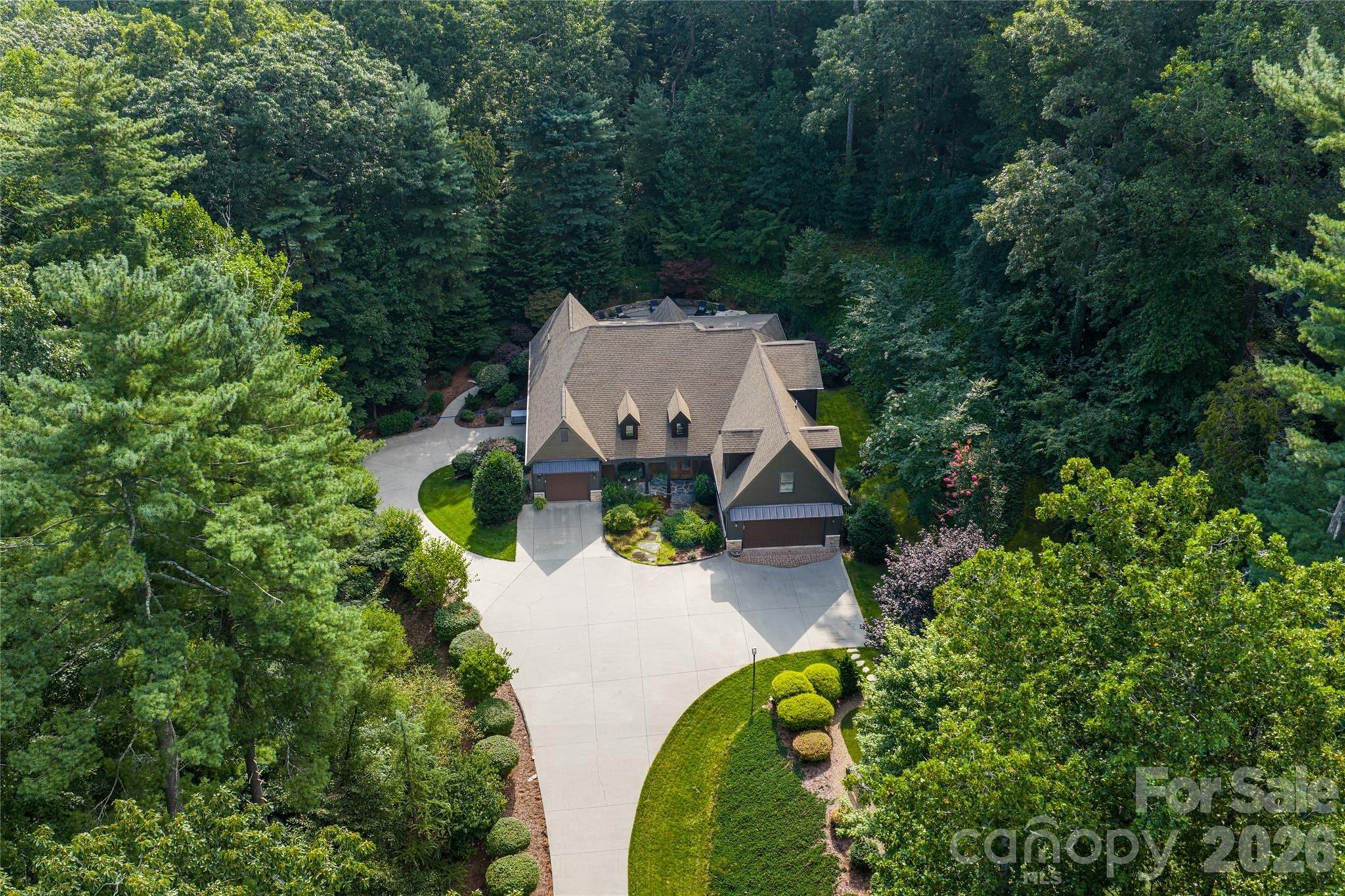 White Pine Dr, Hendersonville, NC 28739