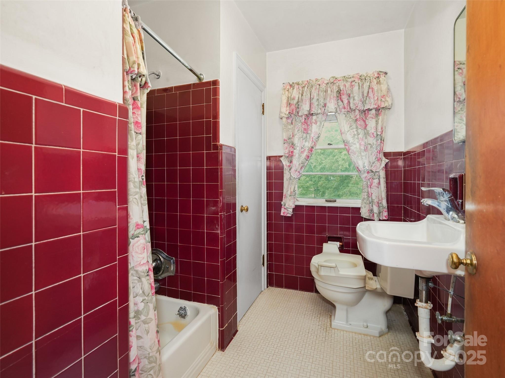 Noland Downs Rd, Waynesville, NC 28785