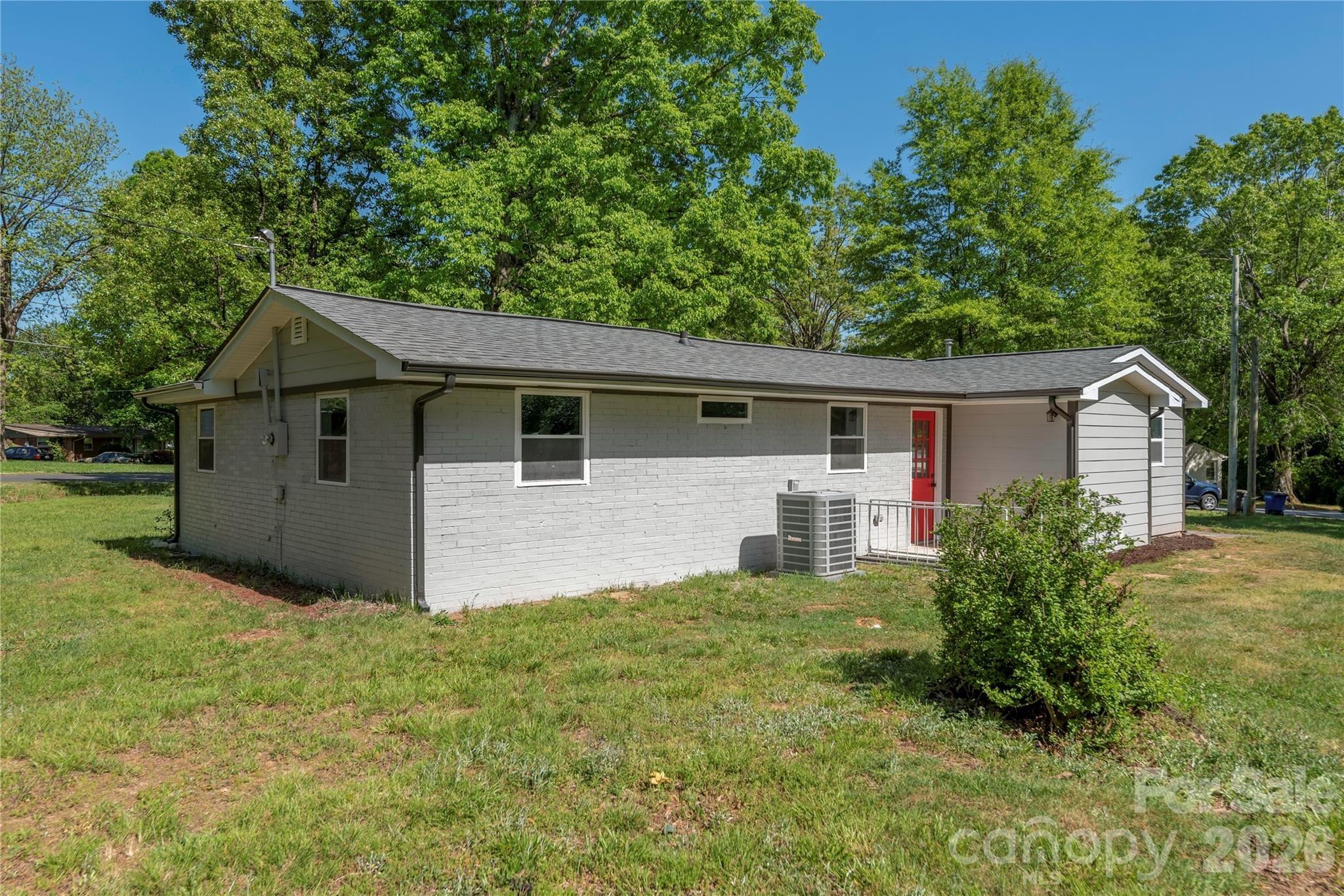 Dogwood Ln, Statesville, NC 28625