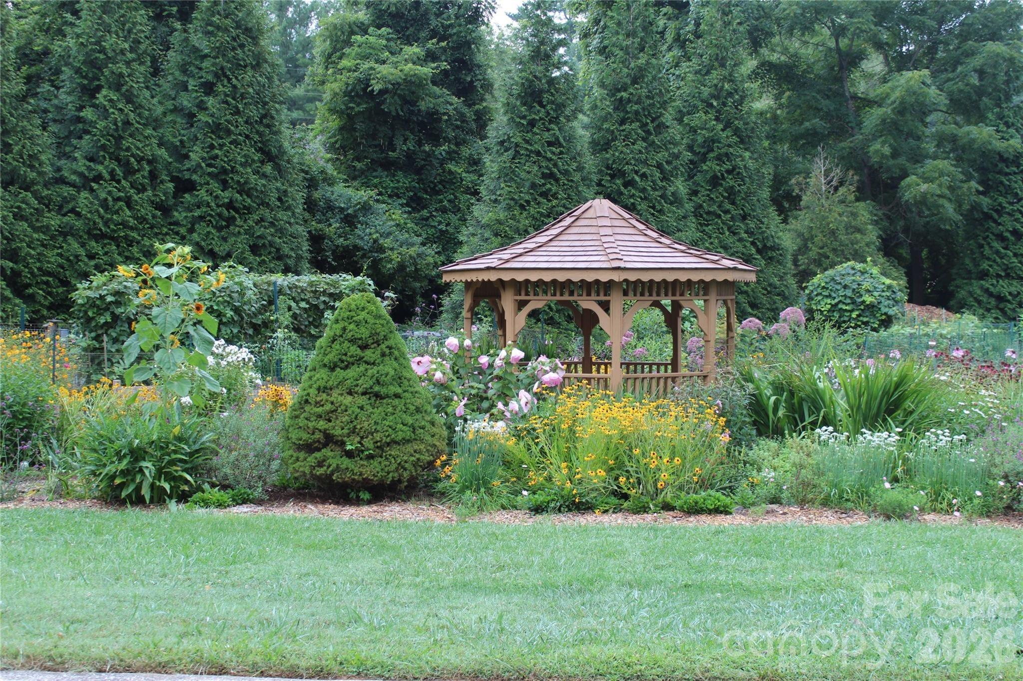 Crowfields Dr, Asheville, NC 28803