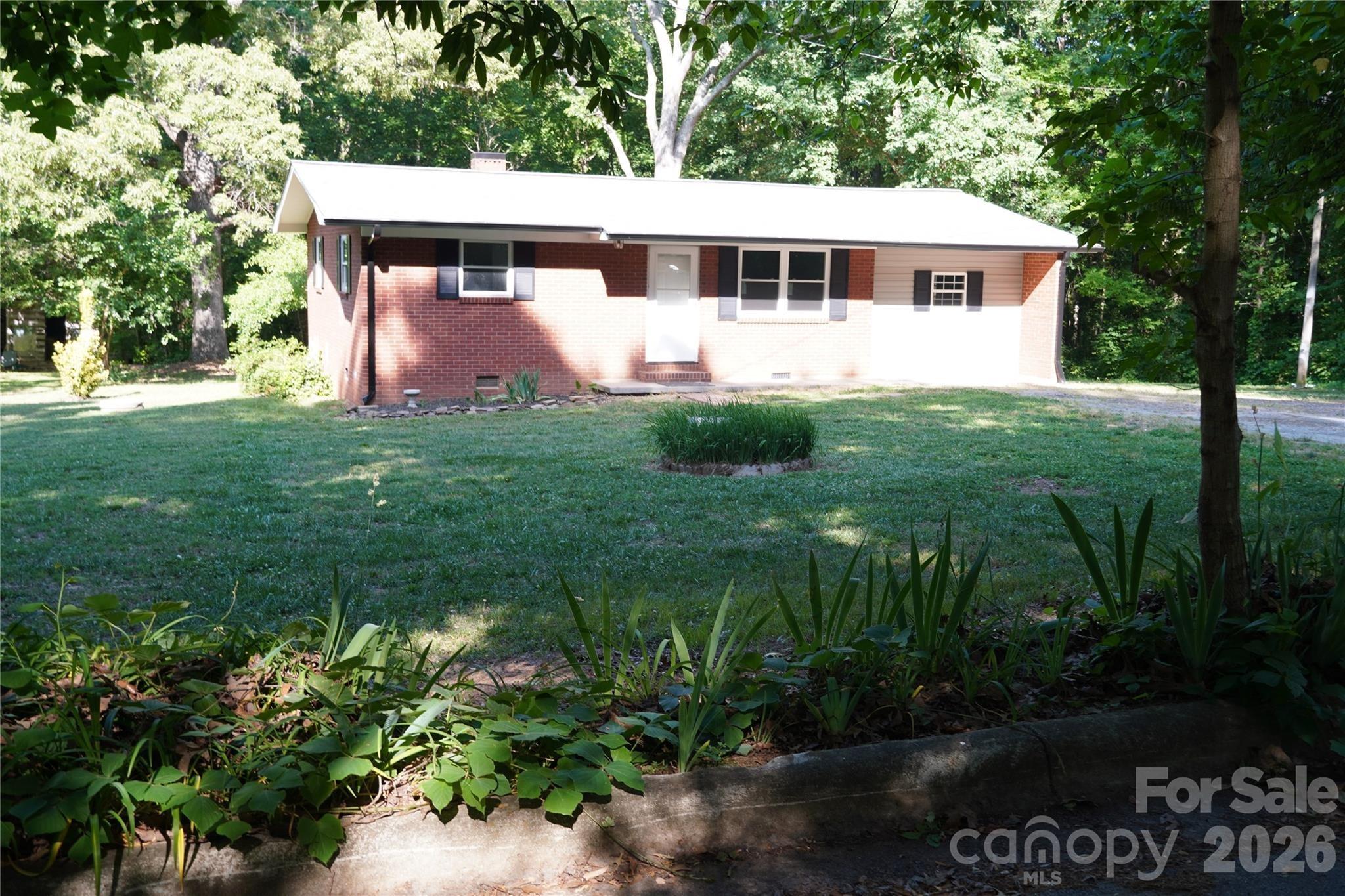 Owens St, Ellenboro, NC 28040