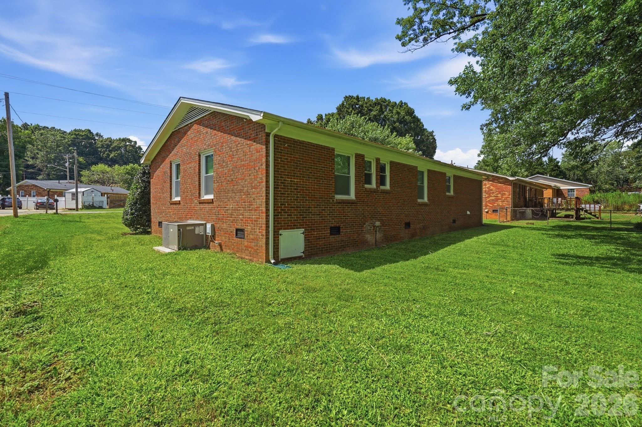 Sea Oates Ln, Bessemer City, NC 28016