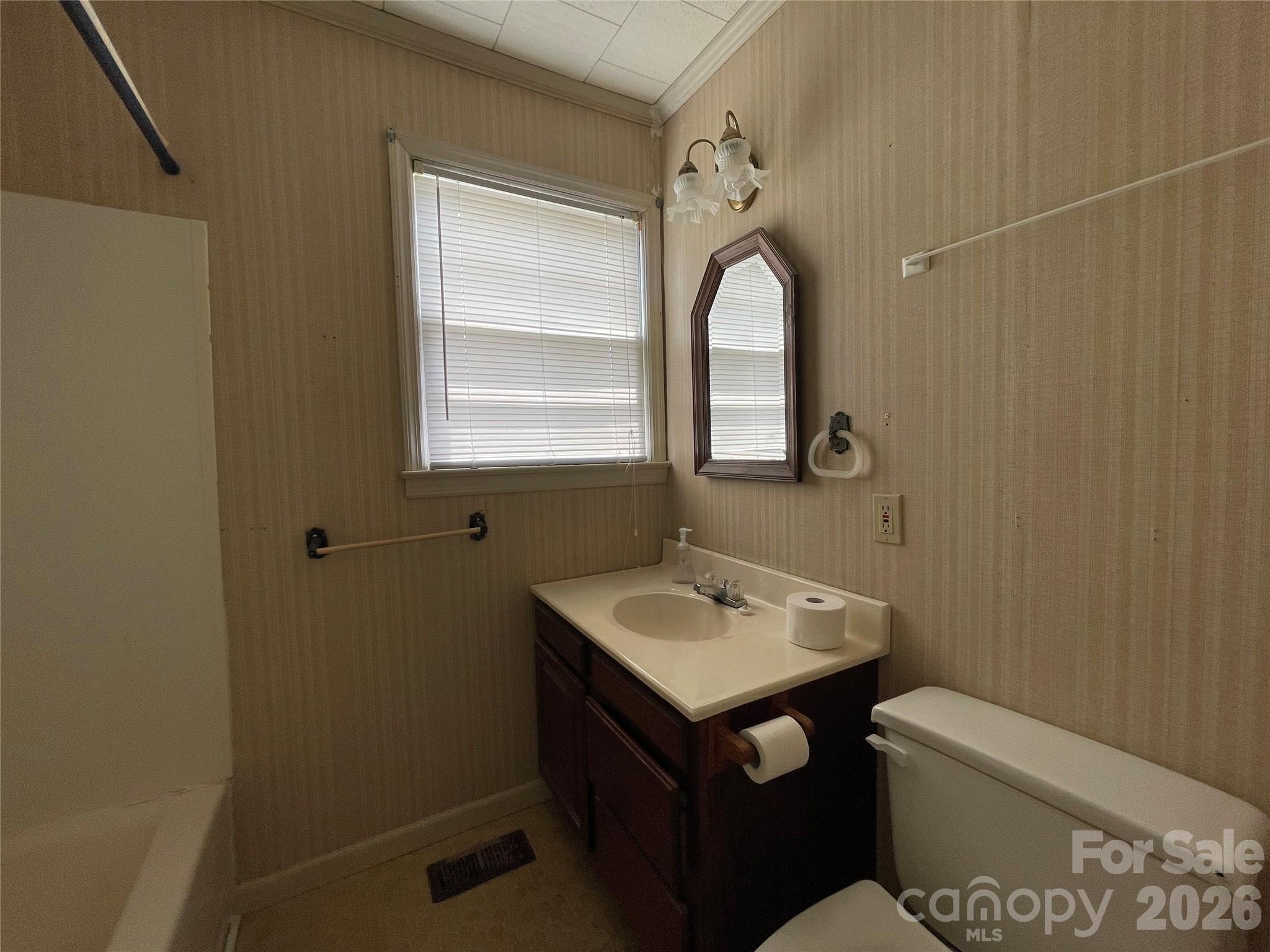 W Welsh St, Kershaw, SC 29067
