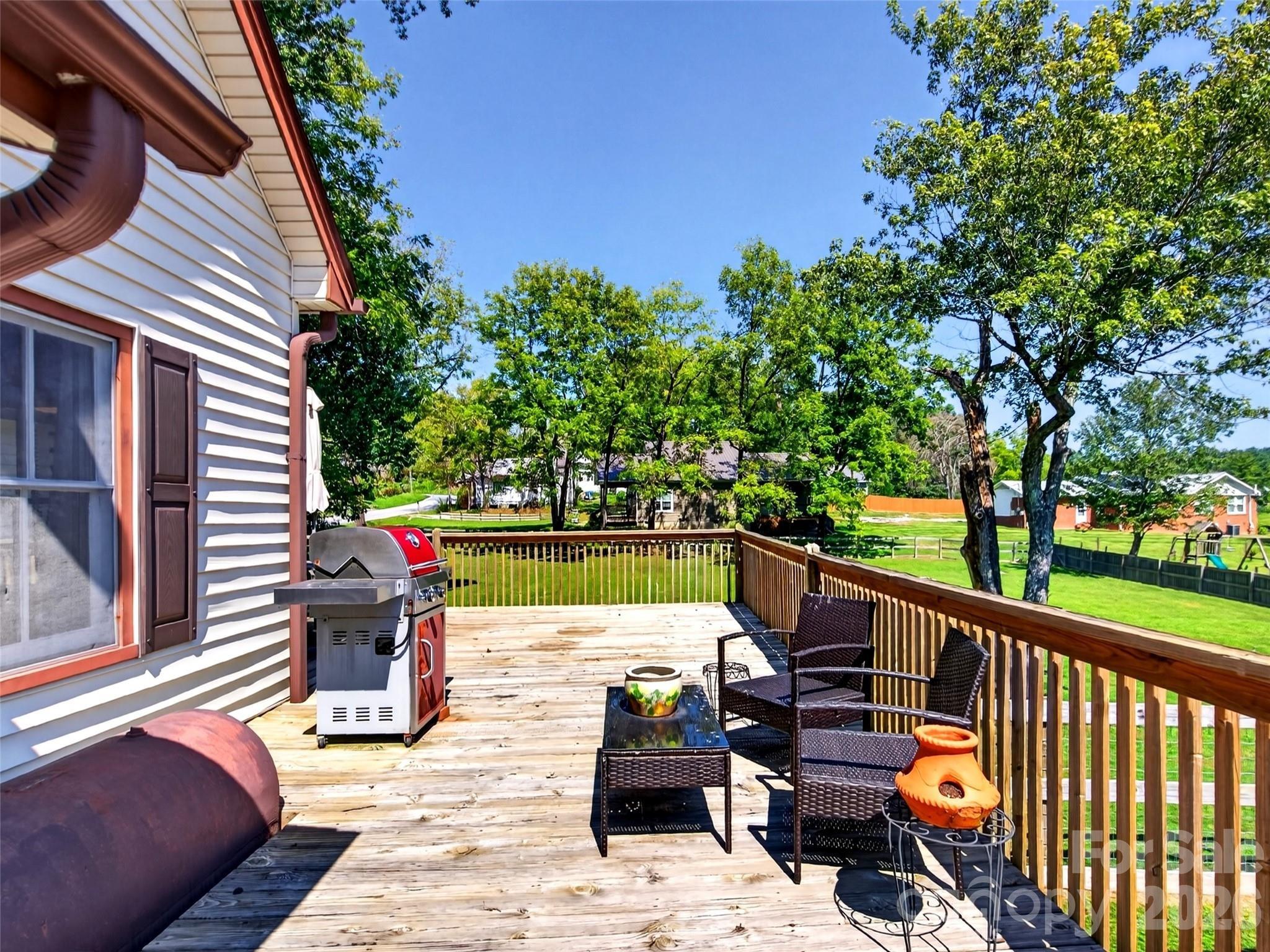 E Price St, Hendersonville, NC 28739