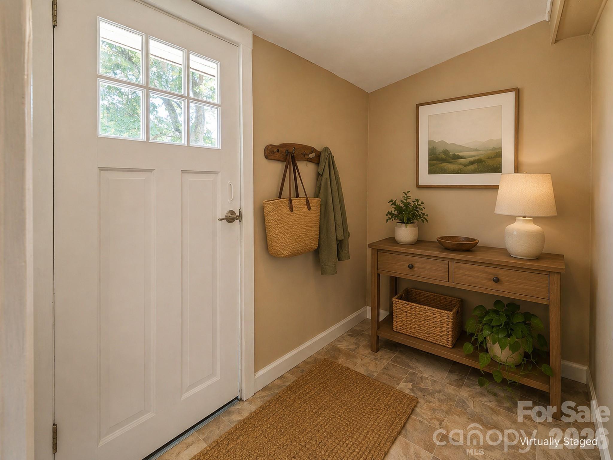La Rue St, Asheville, NC 28806