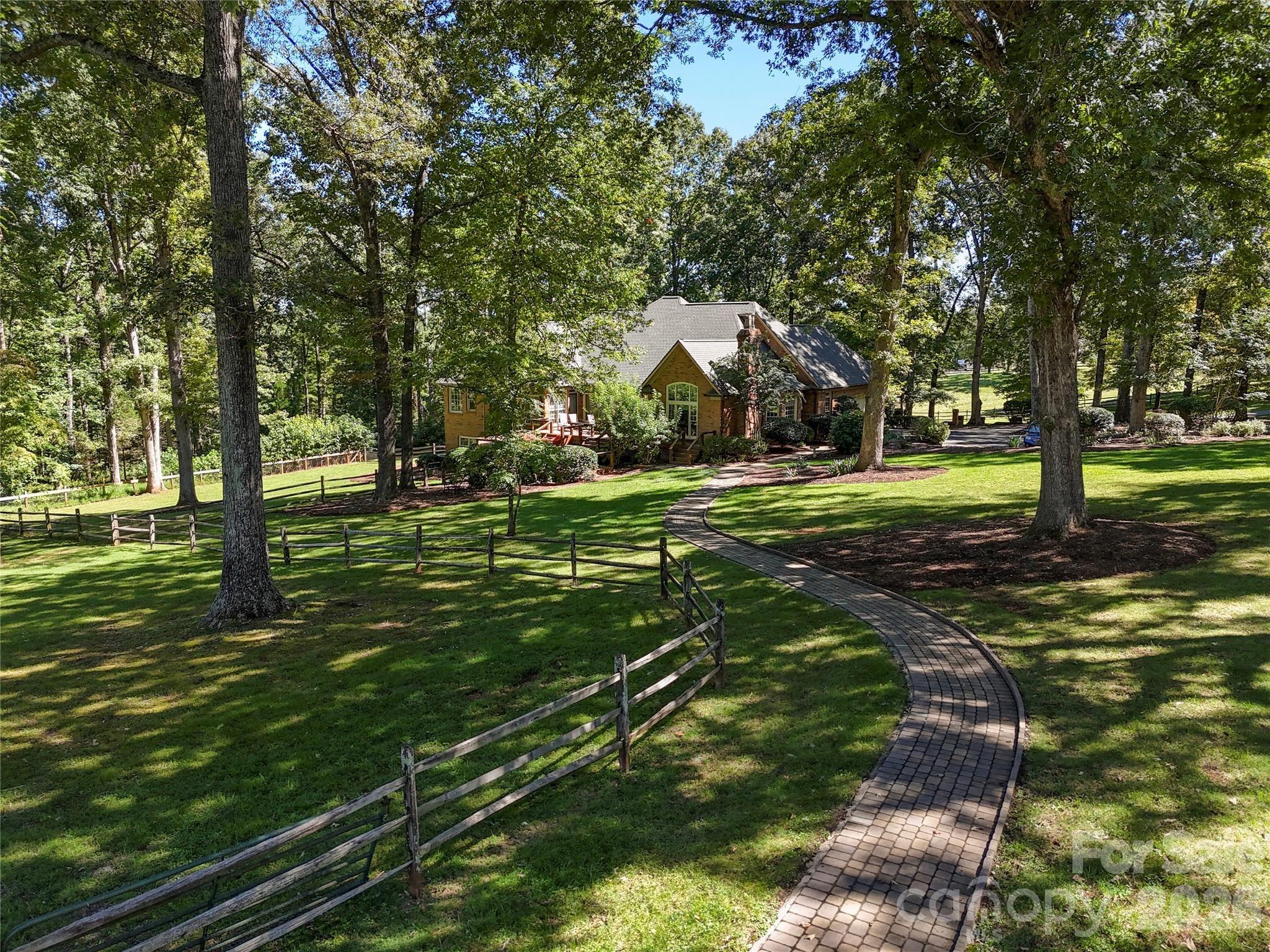 Hughes Crk, Columbus, NC 28722