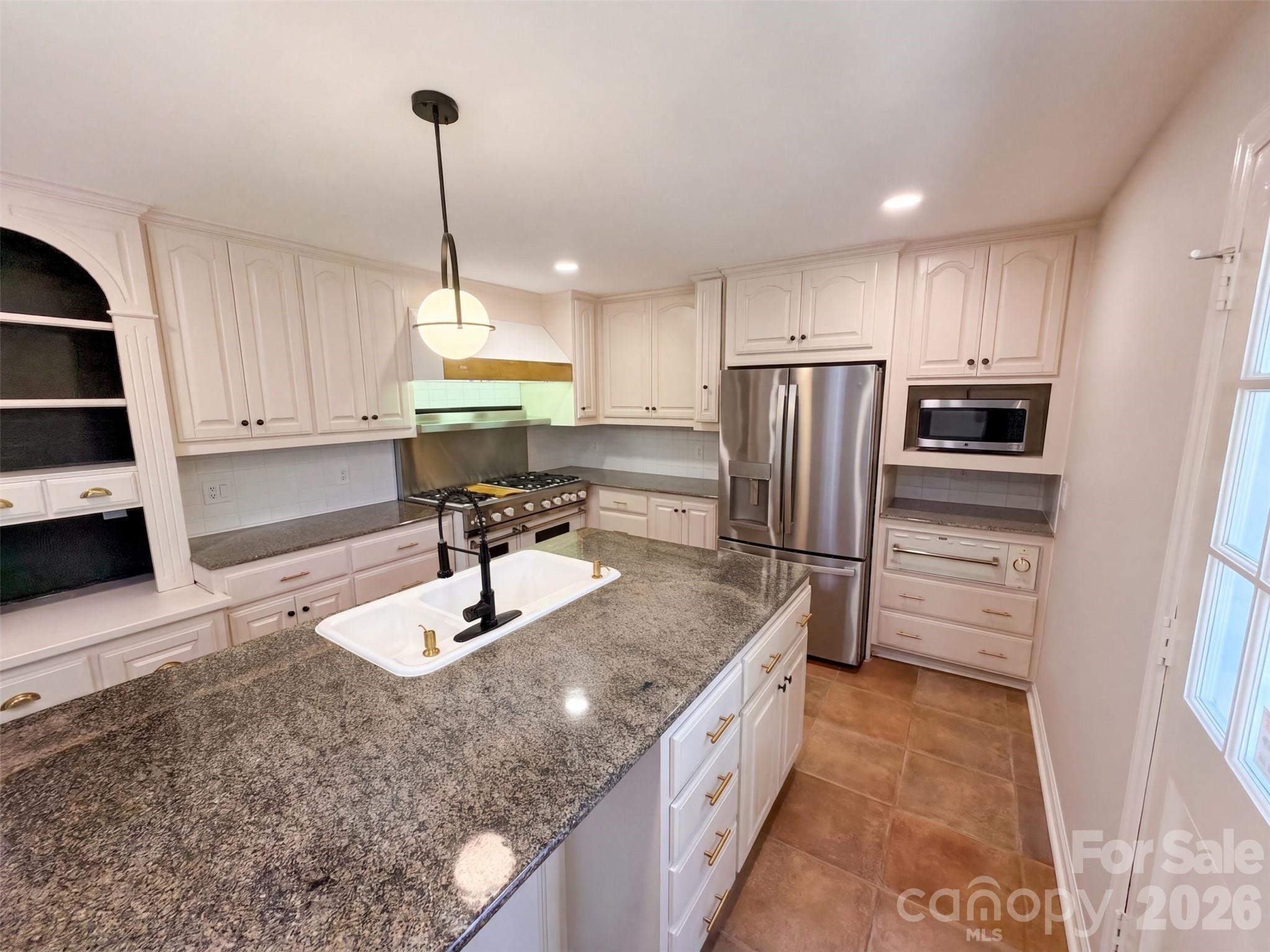 Mclaughlin Dr, Charlotte, NC 28212