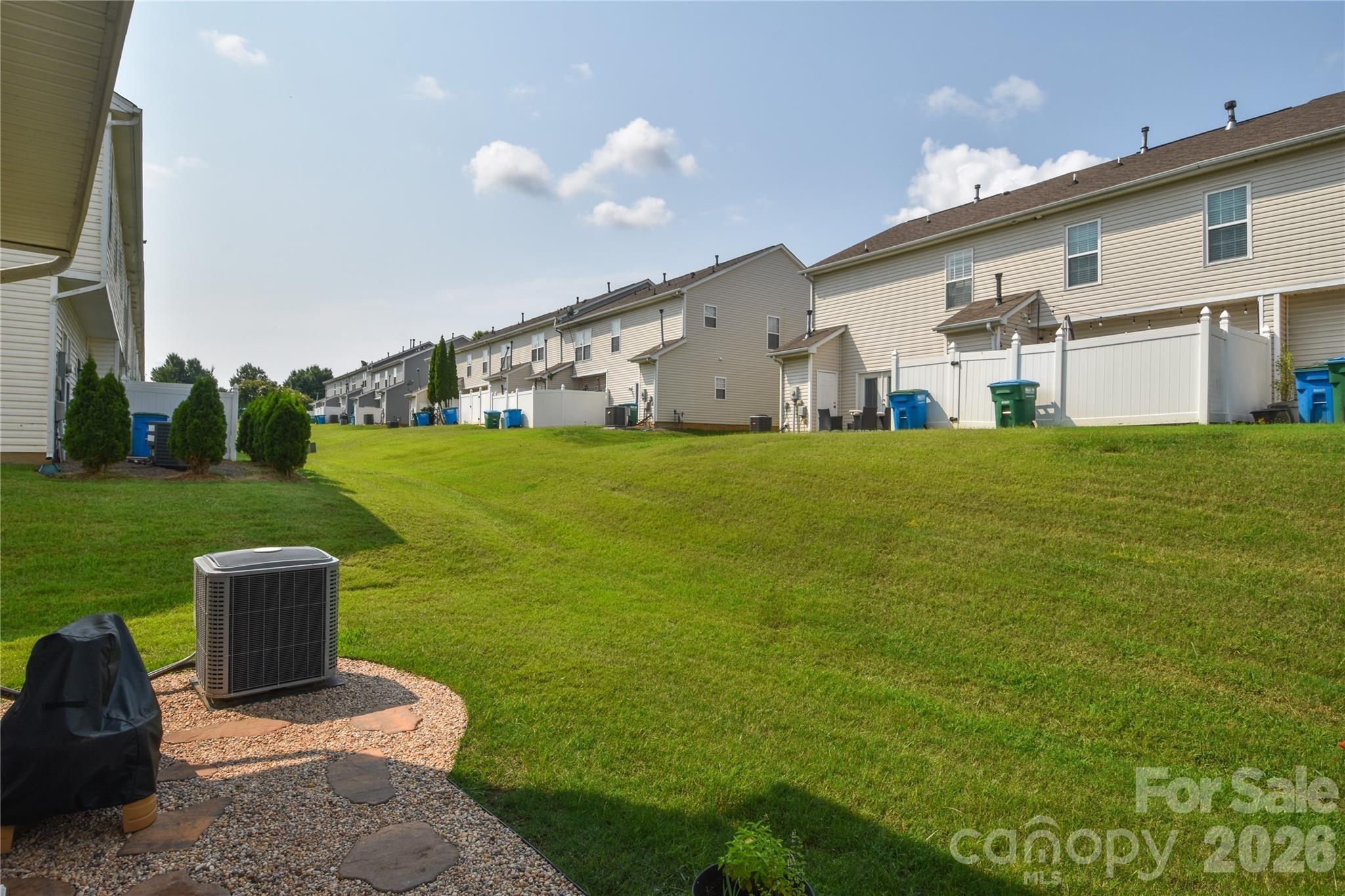 Stratfield Place Cir, Pineville, NC 28134